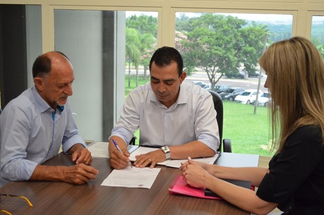 20161216_FOTO - Câmara de Nova Odessa devolve R$ 1,2 milhão à Prefeitura